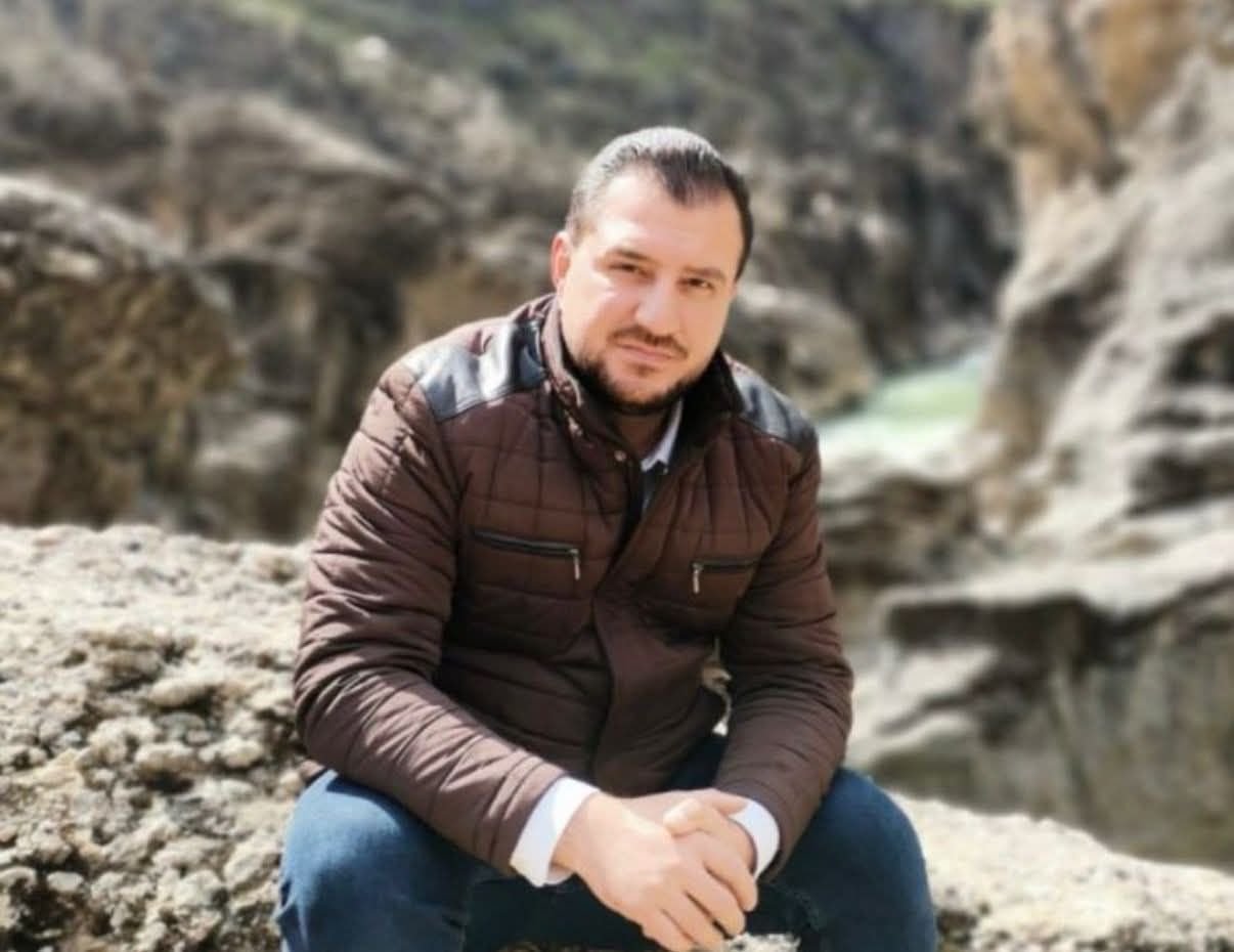 خاونی چاڤیلاند ساختە دەرچوو