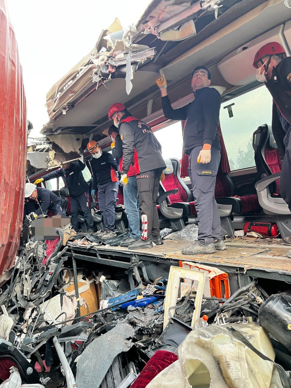 لە ڕووداوێکی هاتووچۆ 7 کەس گیانیان لەدەستدا و 11 کەسی دیکە بریندار بوون