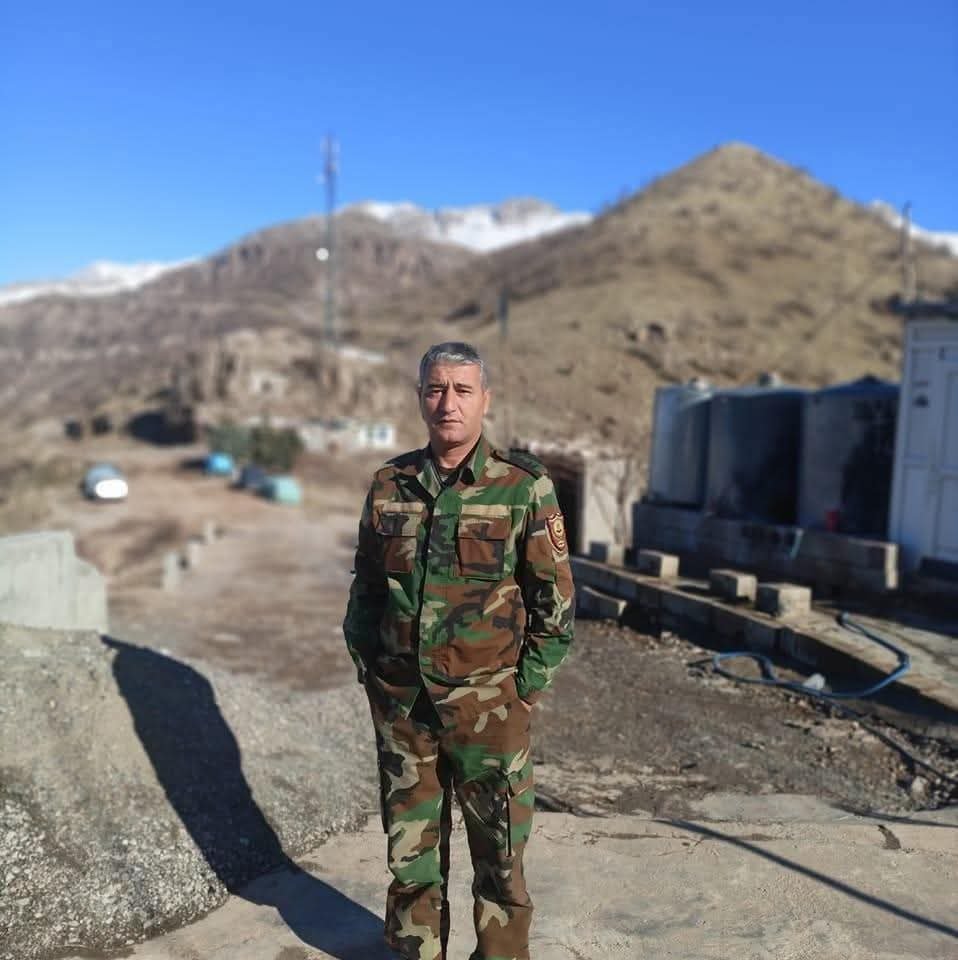 لە زینی وەرتێ پێشمەرگەیەک کەوتە ژێر شۆفڵی راماڵینی بەفر و گیانی لەدەستدا
