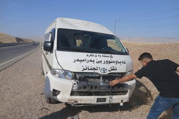  ئۆتۆمبێلێکی گواستنەوەی تەرم وەرگەڕا