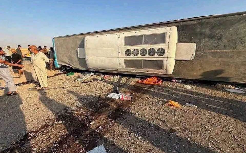 پاسێکی گەشتیاری وەرگەڕا و  25 کەس بوونە قوربانی