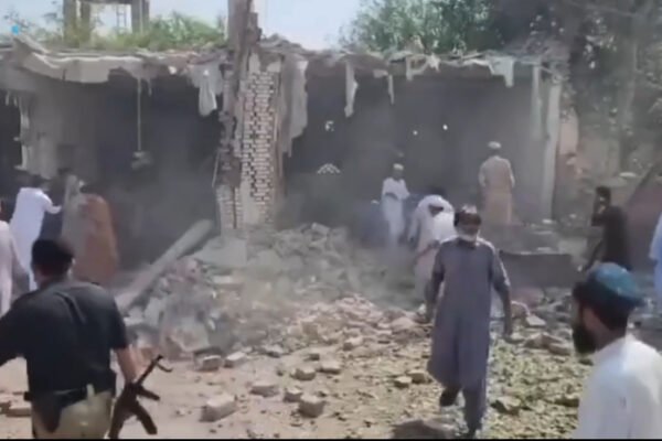 تەقینەوەیەک لە مزگەوتێکدا ڕوویدا و 57 کەس بوونە قوربانی